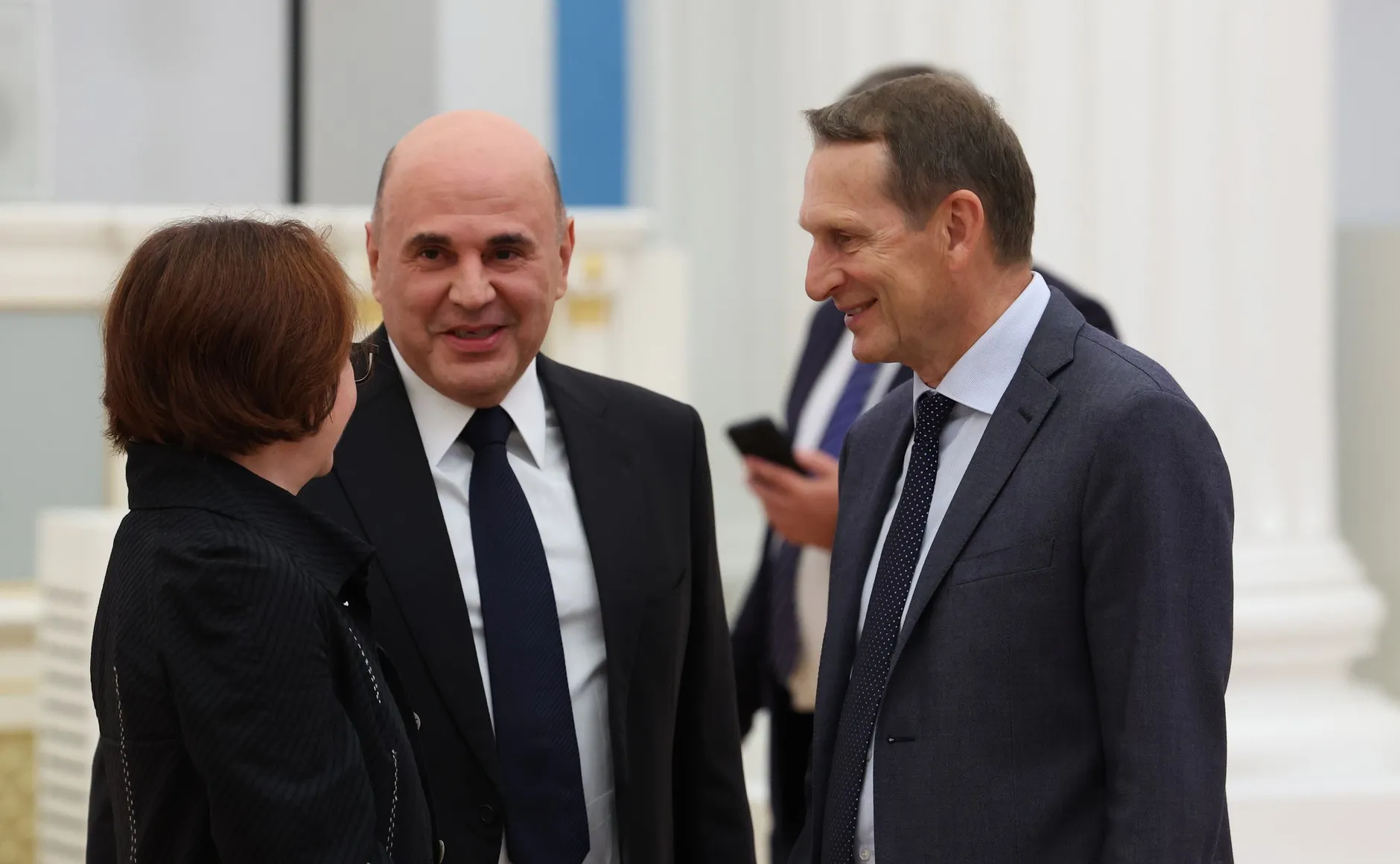 Central Bank governor Elvira Nabiullina, prime minister Mikhail Mishustin and SVR director Sergey Naryshkin (right) before the meeting on the outcome of the Russian-American summit in Anchorage, August 16, 2025. Photo: kremlin.ru. Licence: CC BY 4.0. Source: Wikimedia Commons